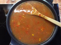 Это основа из алычи и кусочков острого и болгарского перца поделённая на части и доваренная с разными добавками.