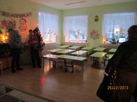 Разрисованные окна зубным порошком и зубной пастой