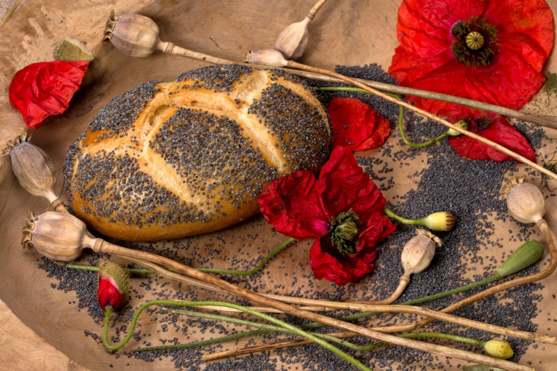 2018Food___Bread_rolls_croissants_Fresh_bread_with_poppy_seeds_126500_.jpg